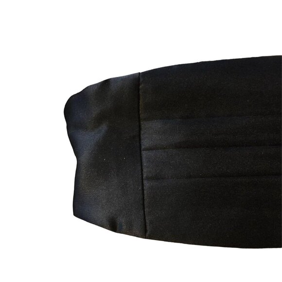 Jeremy Stevens Designer Collection Tuxedo Set Bow Tie, cufflinks and Cummerbund - Picture 4 of 8